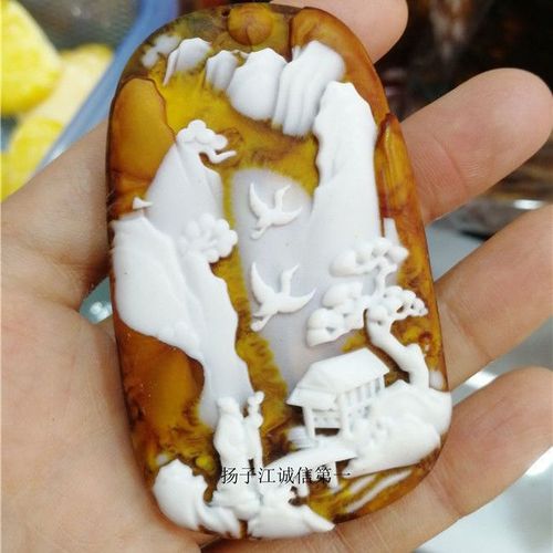 天然琥珀蜜蜡根珀俏色山水挂件牌子项链创意山水吊坠新款饰品礼物