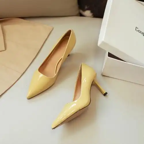 05裂推荐这双尖头高跟鞋太好看太显白了