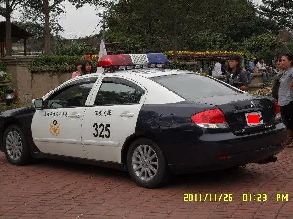 求几张台湾警车的高清图片 高清的