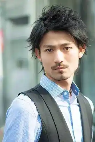 方脸男生首选帅气修脸发型