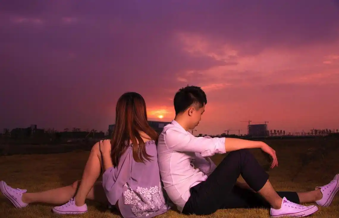 只要彼此真心相爱,地域不是问题,年龄不是问题,性别不是问题,那么身高