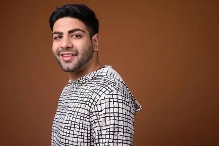 棕色运动衫图片