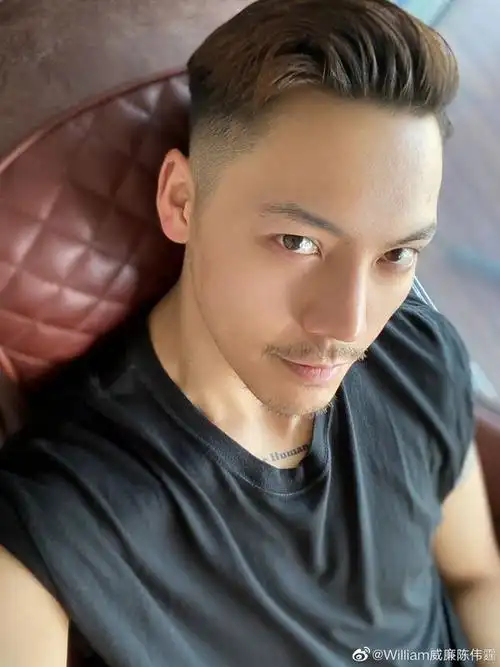 来人把易烊千玺胡子剃了