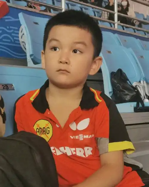 仿佛缩小版樊振东. 樊振东小时候的