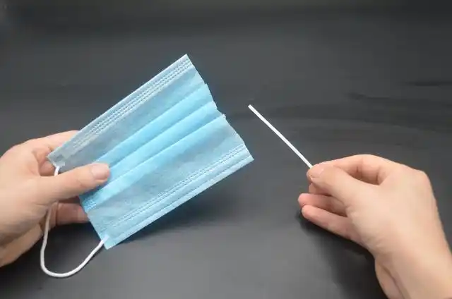 一次性口罩剪一刀取出金属条,放在家里特别实用,一年能省几百元
