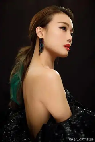 摄影师抓拍,41岁的容祖儿真年轻