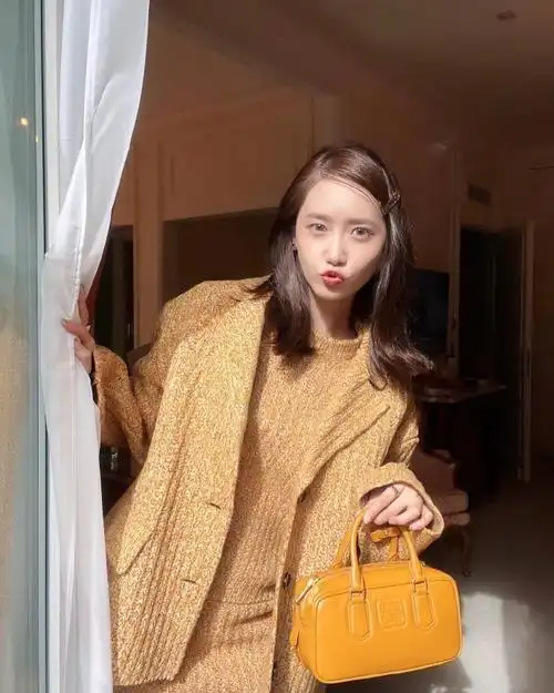 林允儿美拉德穿搭#96#中韩女星miumiu看秀造型#231003 林允儿ins