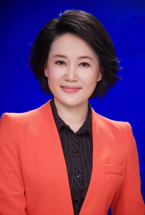 播音主持大咖齐聚宁夏贺东庄园吟诵百年老藤声动紫色浪漫