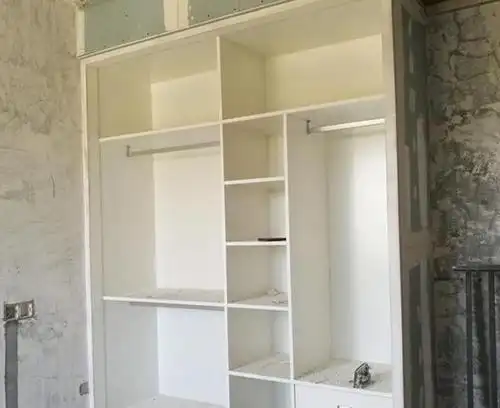 反对老婆找木工手打柜子,夫妻发生争执,木工结束我不吭声了!_衣柜