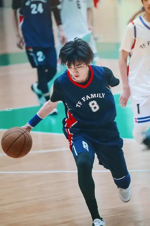 宋亚轩颜值分享图片