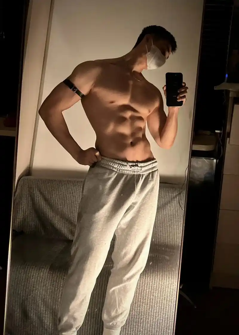 大胆点说.#健身 #对镜拍 #胸肌 #腹肌 #禁欲系 - 抖音