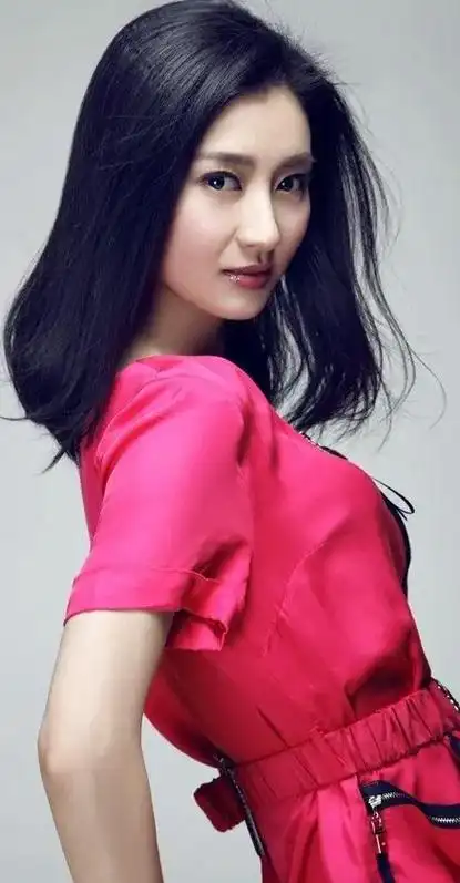 斓曦,本名,张凡,1983年出生安徽省安庆市,演员,影视作品 - 抖音