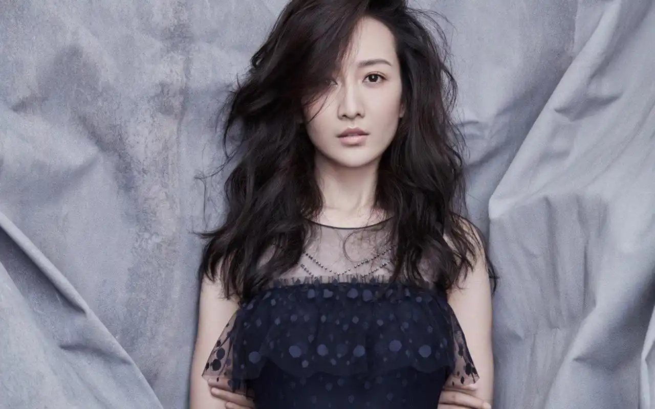 王鸥性感妩媚时尚写真图片桌面壁纸高清大图预览1920x1200_大陆明星