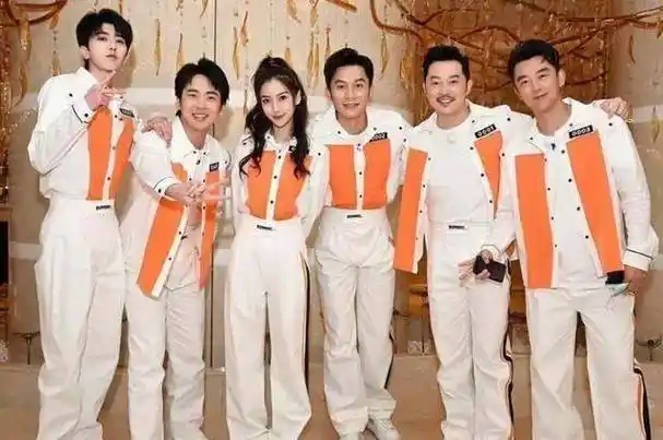 蔡徐坤呆萌,郭麒麟憔悴,郑恺腹肌变肥肉_节目_宋雨琦_黄旭熙