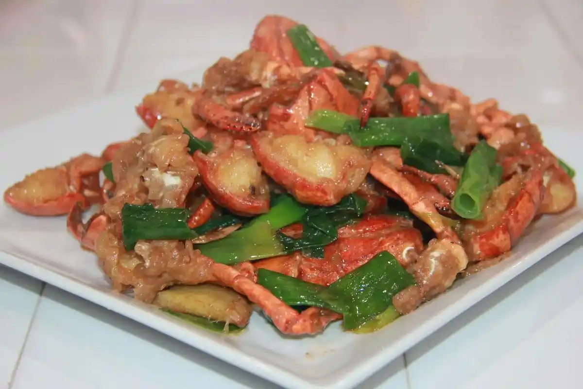 饕哥9896之作:葱姜炒龙虾,做法有讲究.9896我的海漂时 - 抖音