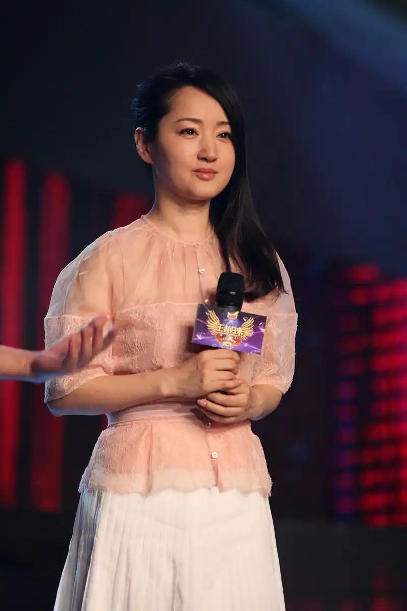 52岁的杨钰莹现状曝光:前男友在坐牢,在深圳豪宅种辣椒,一个人住不