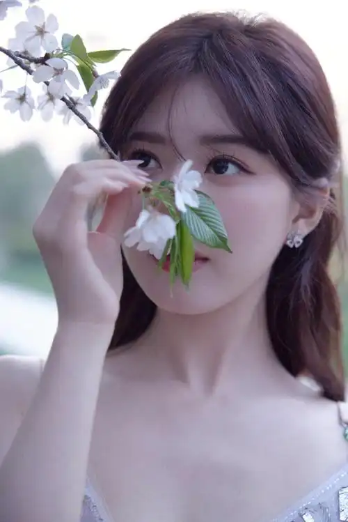 赵露思直播##赵露思 澳门鬼迷日眼的照片##赵露思高定短裙