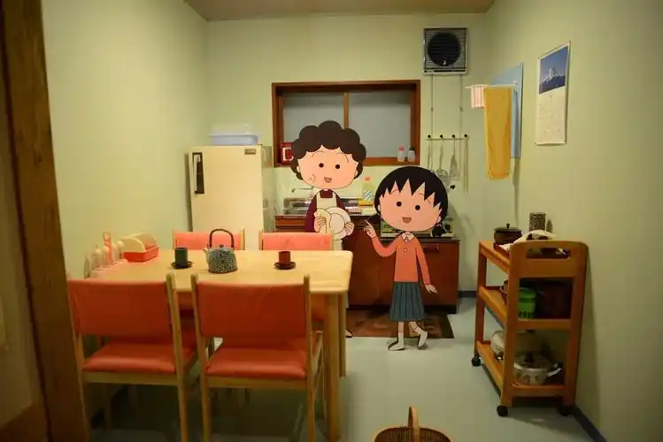 樱桃小丸子乐园是小丸子的主题博物馆,这里有一条长长的走廊绘满了