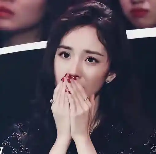 "撩汉高手"杨幂的曲折上位史,靠魅力征服三位大咖,被迷弟追逐_演出