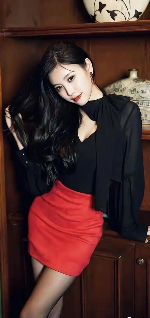 夯街拍0241女神杨晨晨