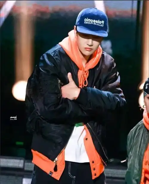 这一次衣衫不整演穷人的王一博给流量明星提了个醒