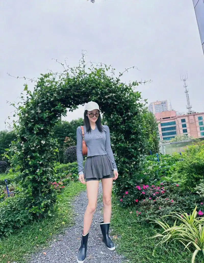 张馨予的生活照来了,身材太好了!