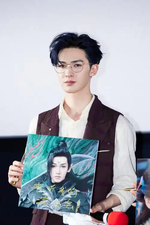 #朱正廷逆天而行##朱正廷蓝发#