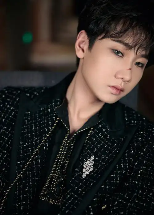 汪苏泷黑色西装帅气写真图片1010