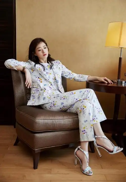 蒋欣:16岁北漂20岁买房,至今40岁无人敢娶,活成谁都惹不起的人