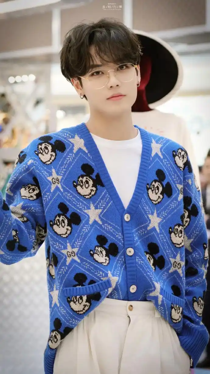 今天独一份的又奶又a林彦俊出席上海活动是第一可爱boy