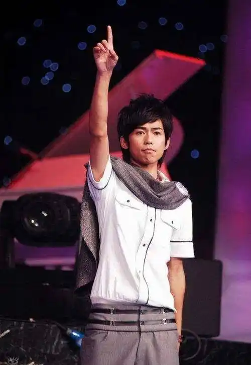 原创苏醒卑微找工作吴莫愁被迫退圈过气明星有多惨