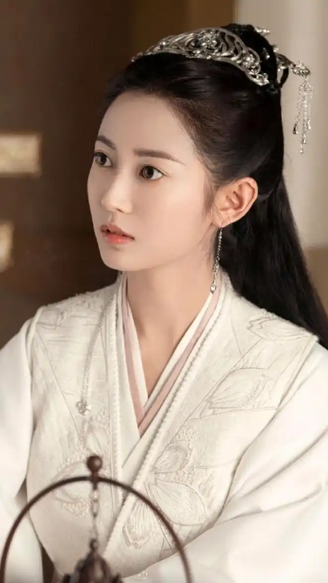 精美图集|陈钰琪古装好美呀,英气又不失甜美