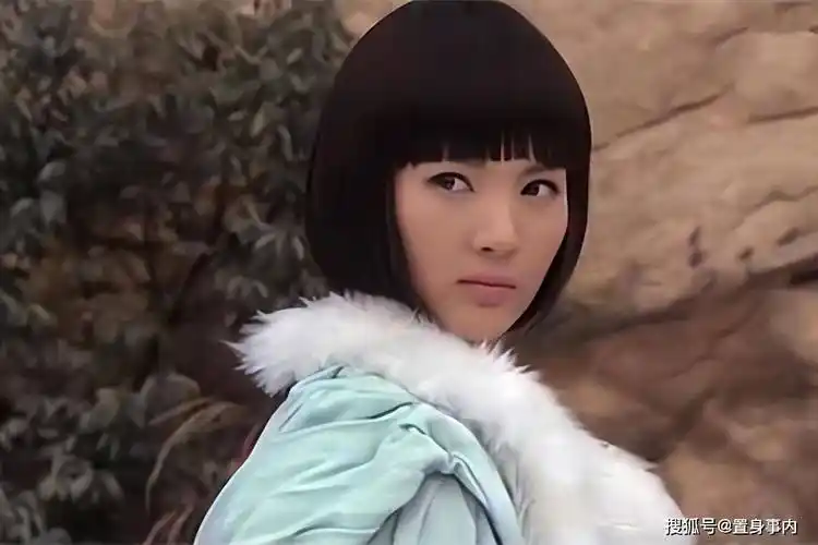 收手吧金晨,"手工脸"混进央视演女主角,别再折磨观众了