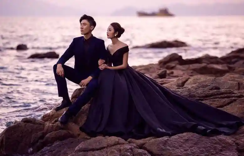 大气优雅海边礁石婚纱照-汕头金色米兰婚纱摄影-wed114结婚网