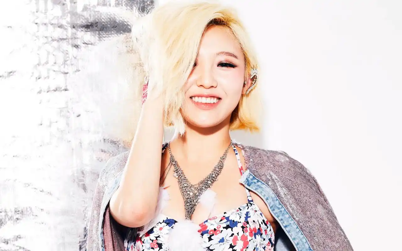 韩国美女李玟暎时尚性感写真桌面壁纸下载