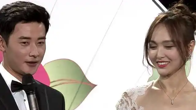 唐嫣罗晋现场甜蜜拥抱!