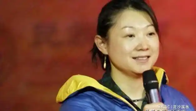 最后,当钱琳琳听说郑弘跟电视台的一名女记者有染后,她终于忍无可忍