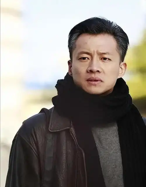 演员唐曾:从北漂到成功的演艺路唐曾是一个从零到英雄的传奇,他的故事