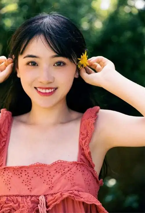 图片来源美女报告本文关键词:唯美长发女生背景图片高清,长发背景女孩