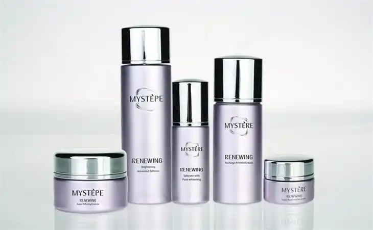 于1947年正式涉入化妆品,产品一经推出,就迅速在法国众多品牌中脱颖而