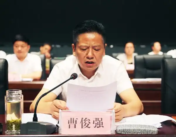 区长曹俊强要求,要严格按照《行动方案》要求,迅速开展问题整改提升