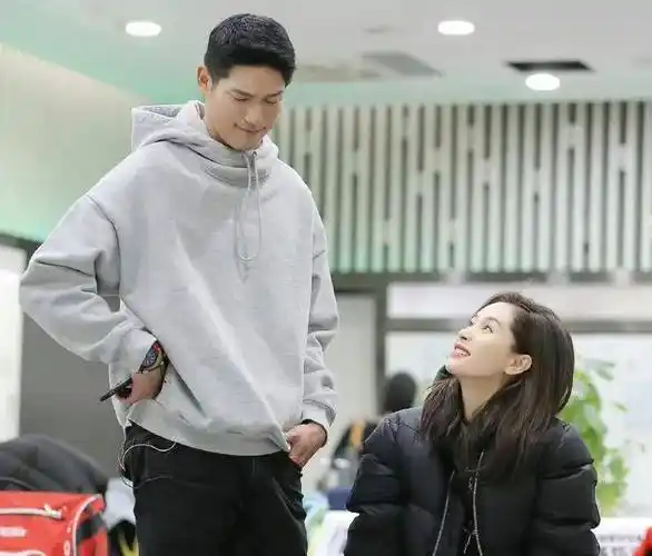 王子文和吴永恩官宣恋情,挺般配的cp,为何网友既羡慕又担忧?