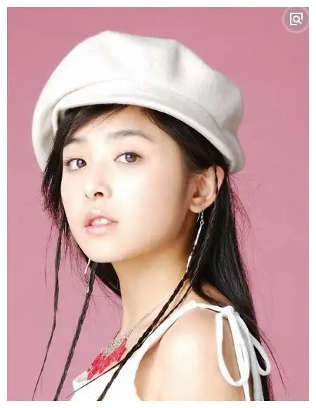 张含韵未能进军乐坛,在演艺圈举步维艰,受赵丽颖举荐,却无人识