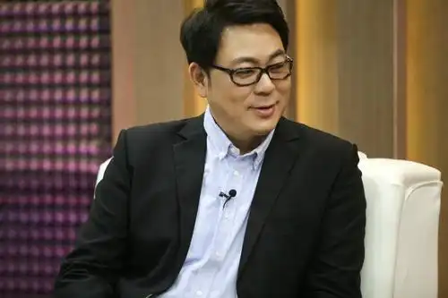 《乱世英雄吕不韦》,2004年在情景喜剧《家有儿女》中饰演夏东海一角