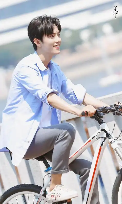 肖战这组夏日海边照必须拥有姓名!