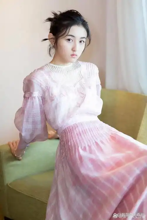 张子枫中国00后青年演员,在荧幕上演绎出了多个不同类型的经典角色.