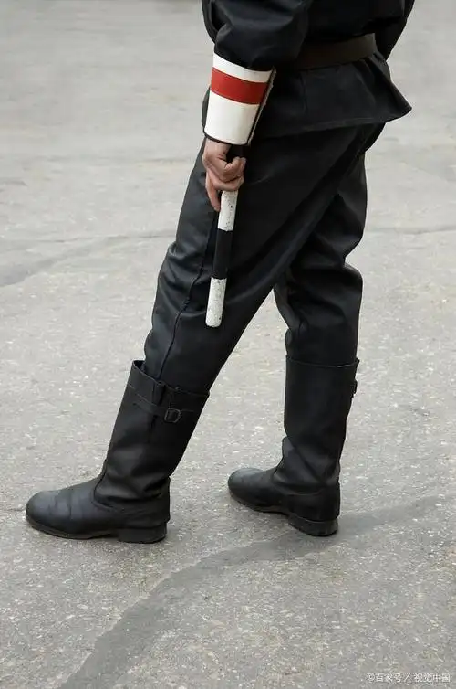 男士长靴搭配什么裤子好看