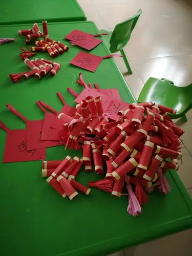 上良小学附属幼儿园智善班手工制作——小炮竹