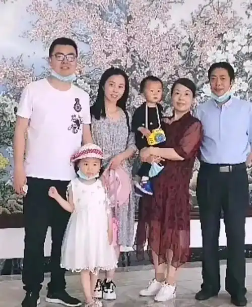 郭威姚策错换人生28年,牵动了无数网民的心,到底是错换还是偷换