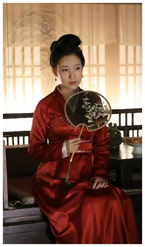 "林小娘"高露:出道20年无绯闻,拒绝苏有朋追求,丈夫身份成谜-娱乐-周